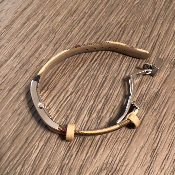 Authentic Burberry Check Band Women’s Watch - Picture 6 of 14